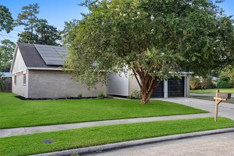 Exterior - 2723 Goldspring Ln, Spring, TX 77373 photo 5 of 7