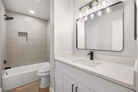 Bath - 2723 Goldspring Ln, Spring, TX 77373 photo 3 of 3