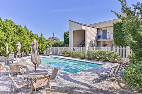 7060 N Holiday Dr, Galveston, TX 77550
