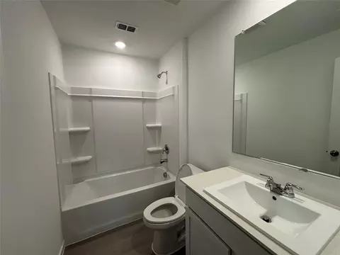 Bath - 521 Falling Cave Dr, Willis, TX 77378 photo 2 of 5