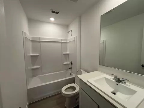 Bath - 521 Falling Cave Dr, Willis, TX 77378 photo 1 of 5