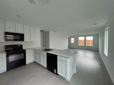 Kitchen - 521 Falling Cave Dr, Willis, TX 77378 photo 4 of 5