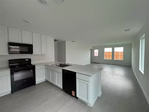 Kitchen - 521 Falling Cave Dr, Willis, TX 77378 photo 5 of 5