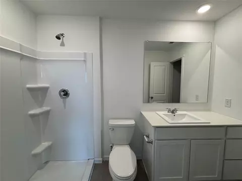 Bath - 521 Falling Cave Dr, Willis, TX 77378 photo 5 of 5