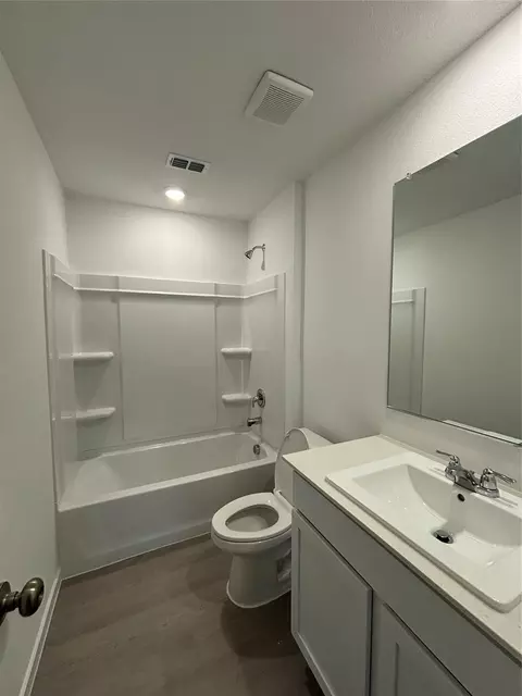Bath - 521 Falling Cave Dr, Willis, TX 77378 photo 3 of 5