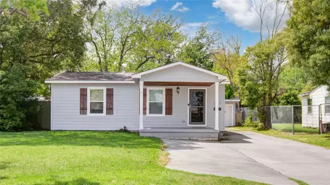 1011 11th St N, Texas City, TX 77590