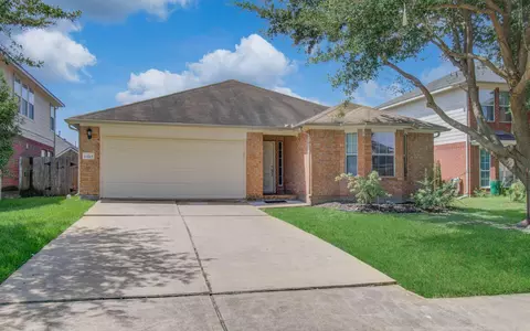 13915 Fort Nelson Dr, Houston, TX 77083