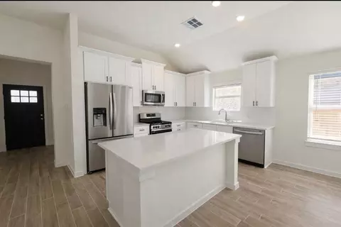 8315 Amber Summit Ln, Angleton, TX 77515