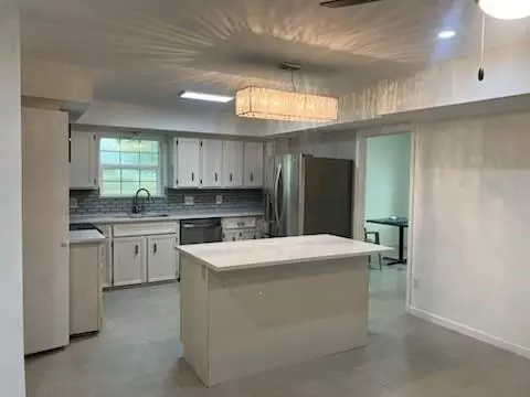 Kitchen - 89 Coral Gables, Trinity, TX 75862 photo 3 of 4