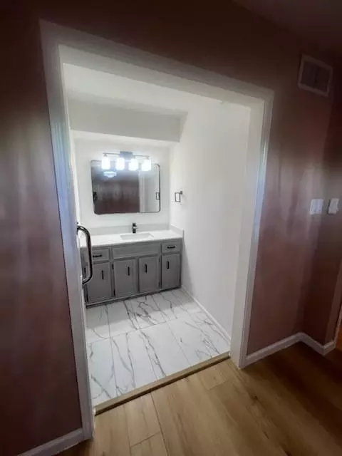Bath - 89 Coral Gables, Trinity, TX 75862 photo 4 of 8