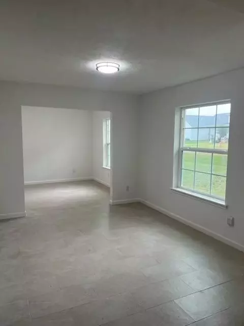 Living - 89 Coral Gables, Trinity, TX 75862 photo 2 of 2