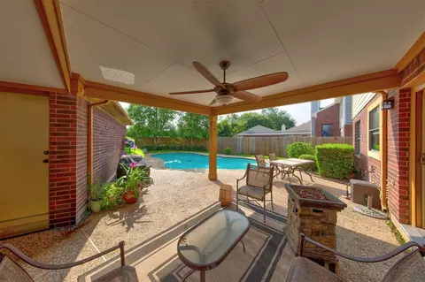 113 Coral Bay Dr, League City, TX 77573