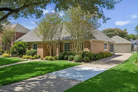 4423 Bermuda Dr, Sugar Land, TX 77479
