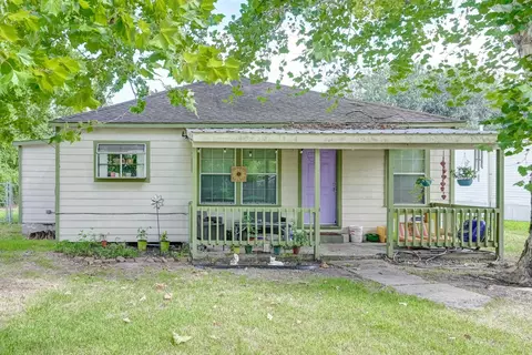 1104 Mabry Rd, Baytown, TX 77520