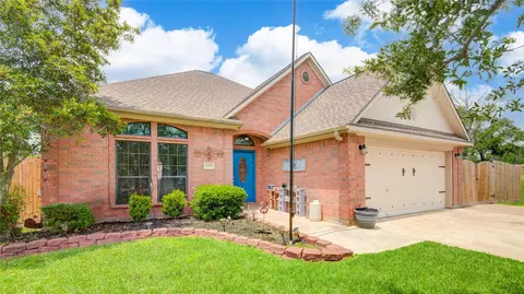 1000 Cardinal Dr, Richwood, TX 77566