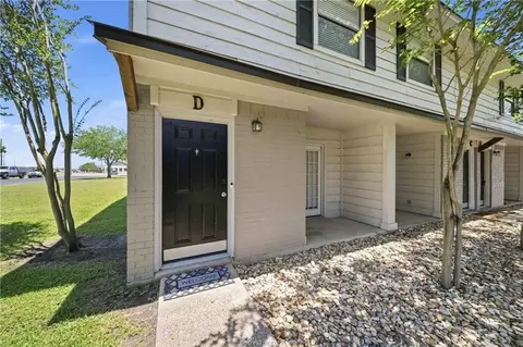 1406 Summit St #D, College Station, TX 77845