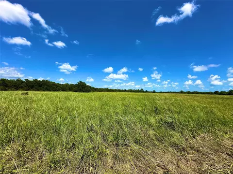 2101 W Bayshore Rd, Anahuac, TX 77514