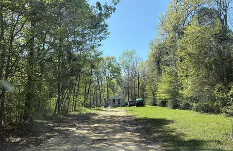 490 Powell Ln, Livingston, TX 77351