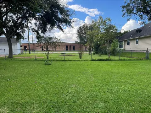 1871 Aspen Ln, Seabrook, TX 77586