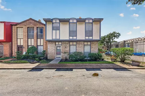 7700 Creekbend Dr #49, Houston, TX 77071
