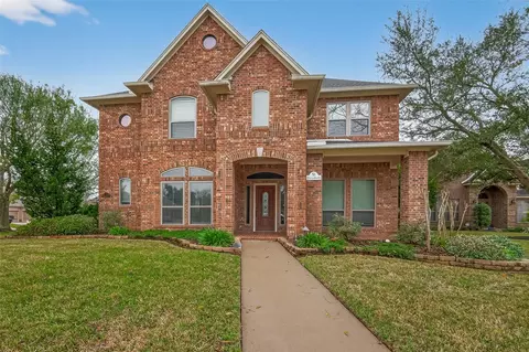 51 English Oak Ct, Lake Jackson, TX 77566