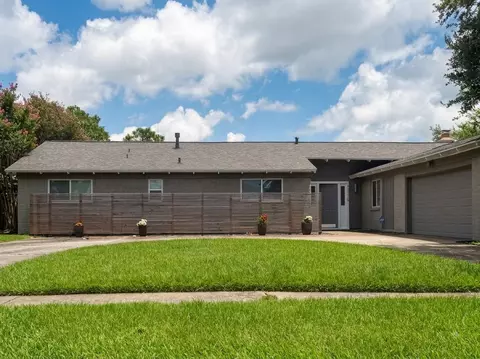 15319 Diana Ln, Houston, TX 77062