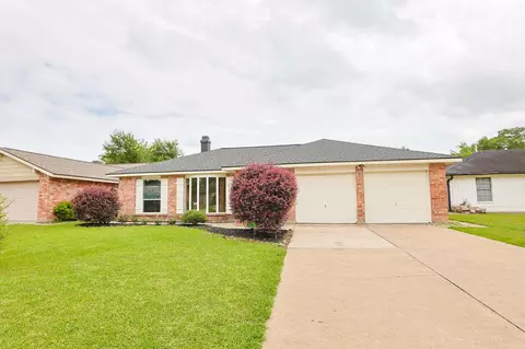 Exterior - 9511 Dornoch Dr, Spring, TX 77379 photo 4 of 9