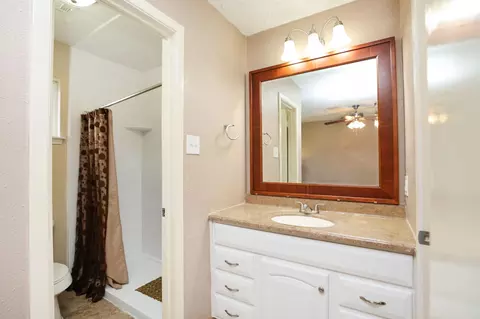 Bath - 9511 Dornoch Dr, Spring, TX 77379 photo 3 of 4