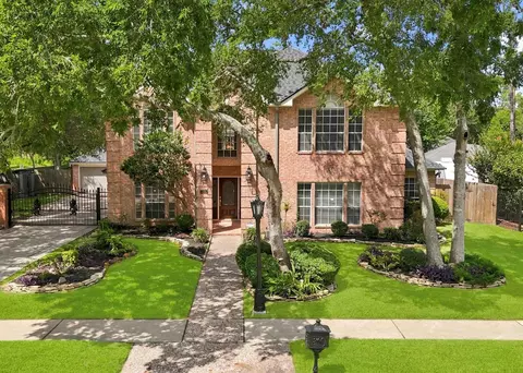1201 Arbre Ln, Friendswood, TX 77546