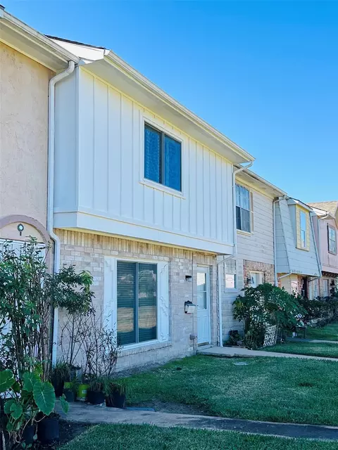 8462 Leawood Blvd, Houston, TX 77072
