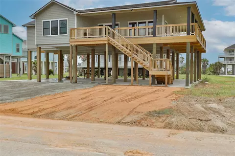 13031 Jolly Roger Dr, Freeport, TX 77541