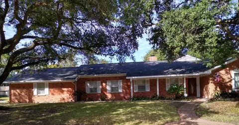 11322 Oak Spring Dr, Houston, TX 77043