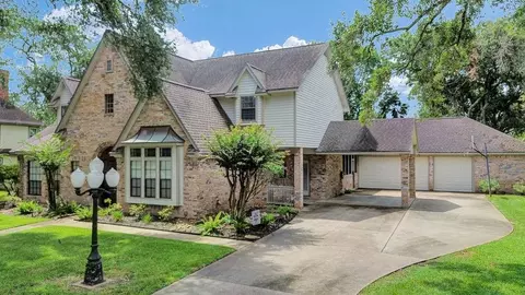 116 Dewberry Dr, Lake Jackson, TX 77566