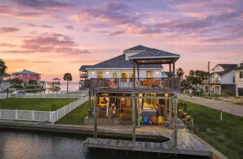 22803 Chiquita St, Galveston, TX 77554