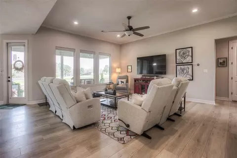 Living - 16 Westwood Dr W, Trinity, TX 75862 photo 4 of 6