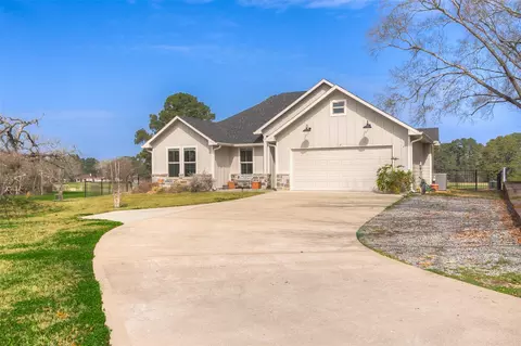 16 Westwood Dr W, Trinity, TX 75862