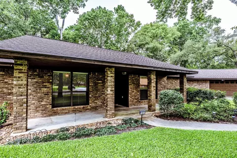 104 Oakview Cir, Huntsville, TX 77340