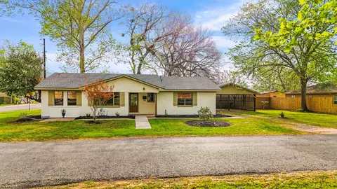 703 Austin St, Columbus, TX 78934