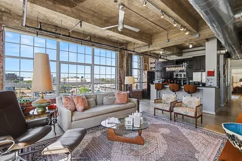 204 Travis St #4E, Houston, TX 77002