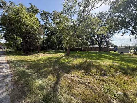 2015 Toledo St, Beaumont, TX 77703