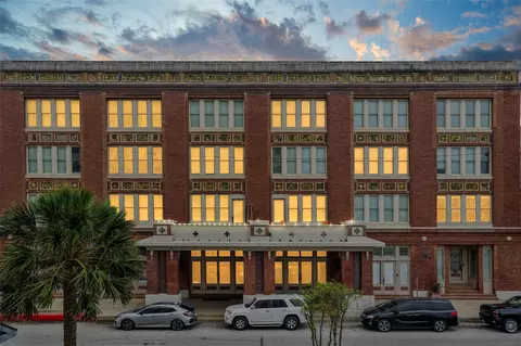 202 25th St #406, Galveston, TX 77550