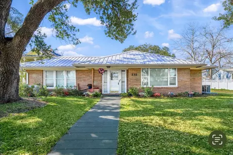 232 S Holland St, Bellville, TX 77418