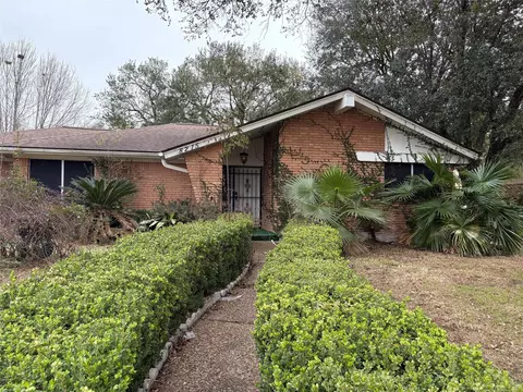 8215 Glencrest St, Houston, TX 77061