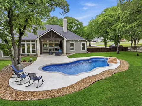 173 Bobby Lynn Dr, Adkins, TX 78101