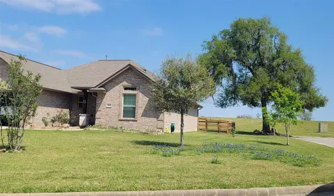 461 Twin Lakes Blvd W, West Columbia, TX 77486