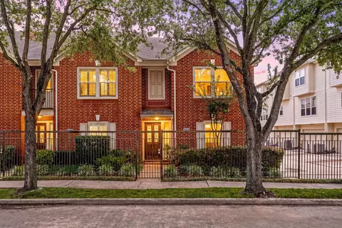 902 Memorial Heights Dr, Houston, TX 77007