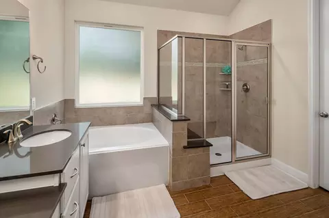 Bath - 1810 Daly Way, Conroe, TX 77304 photo 2 of 4