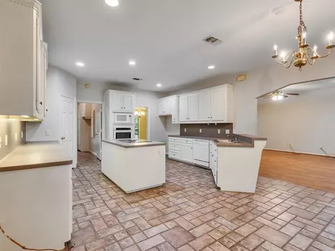 Kitchen - 195 Coral Gables, Trinity, TX 75862 photo 3 of 7