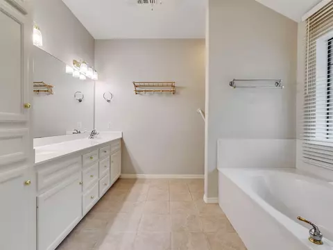 Bath - 195 Coral Gables, Trinity, TX 75862 photo 1 of 3