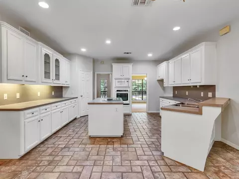 Kitchen - 195 Coral Gables, Trinity, TX 75862 photo 4 of 7